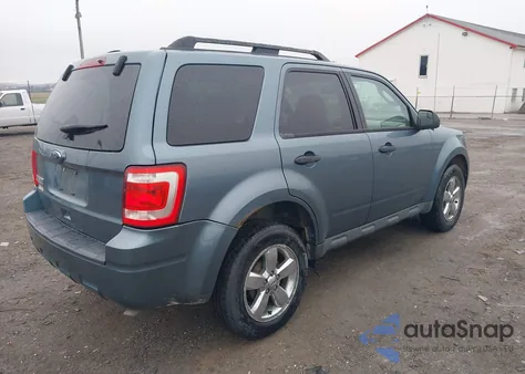 2010 Ford Escape Xlt z USA, uszkodzony, nr VIN 1FMCU9D77AKD37005